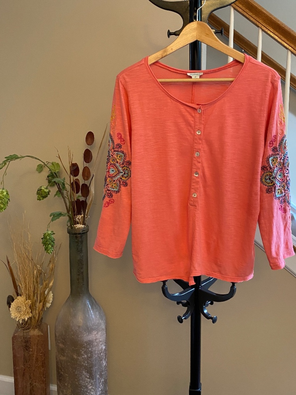 Sundance Coral Pink Embroidered Long Sleeve Henley Top Medium Raw Hem